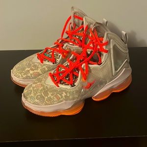 Nike Lebron XIX - Size 11